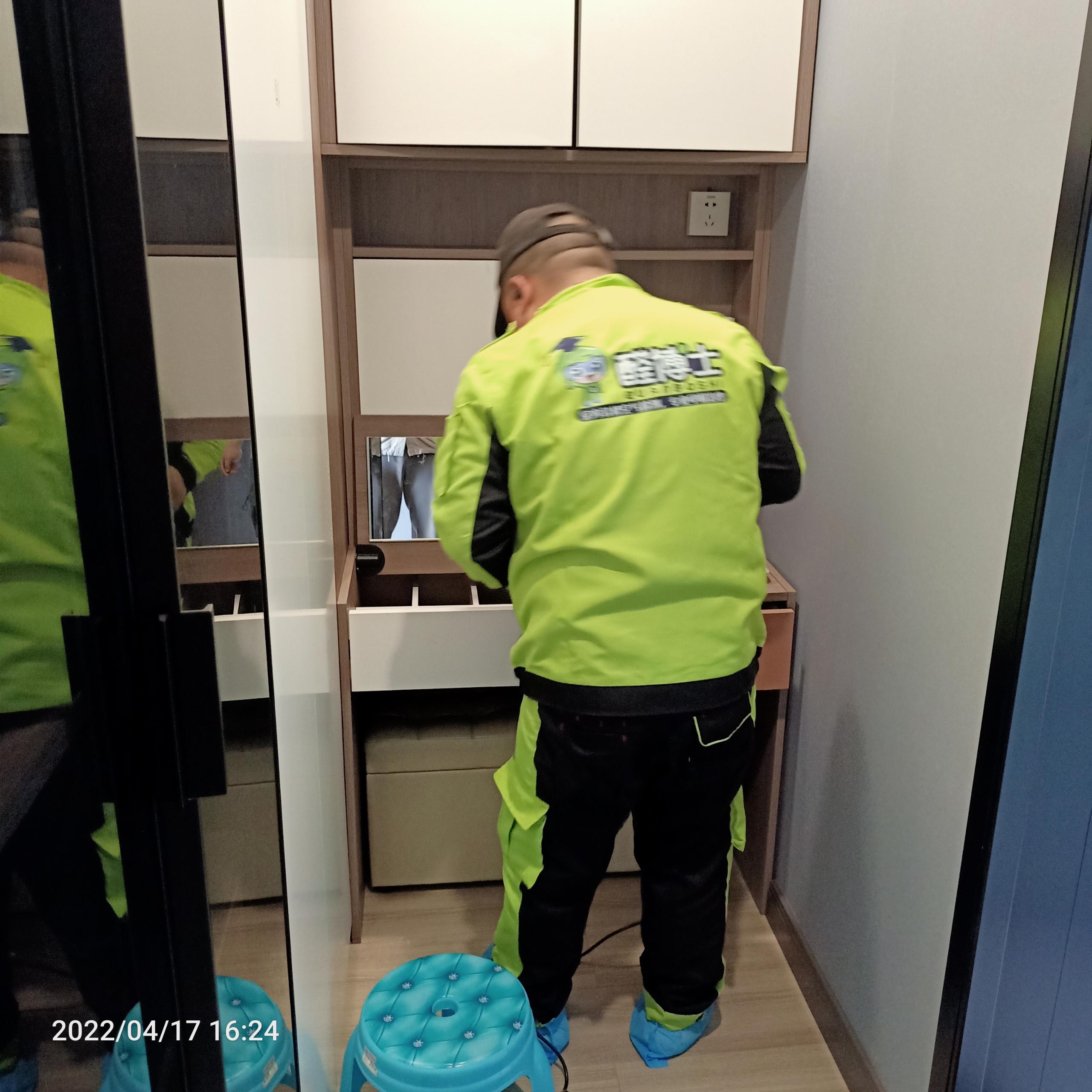 贴壁纸后家里味道特别大,该怎么办? 贴壁纸后家里味道特别大,该怎么办?